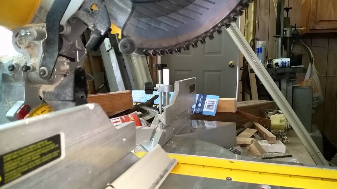 Cutting aluminum with miter saw