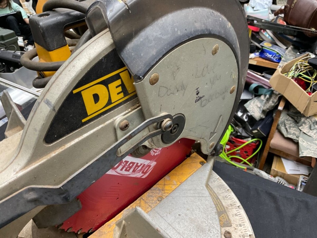 DeWalt ”compound Miter/Chop Saw DW