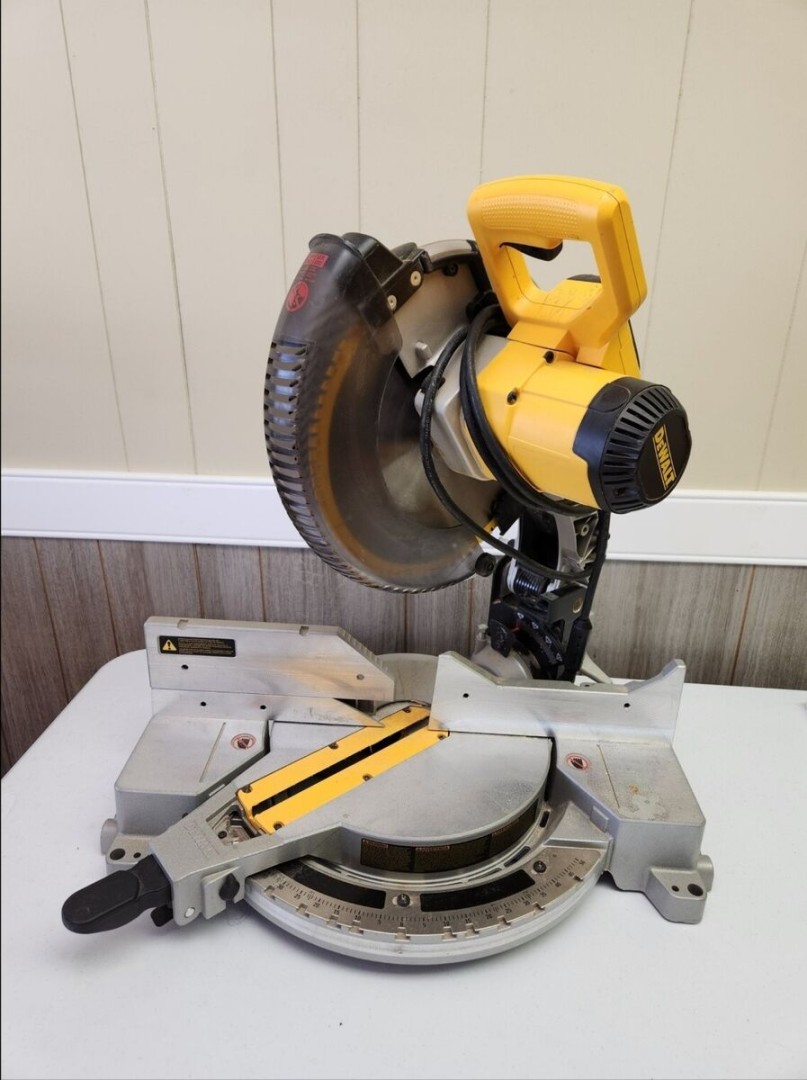 Dewalt-DW -in Single-Bevel Compound Miter Saw with FREE NEW BLADE