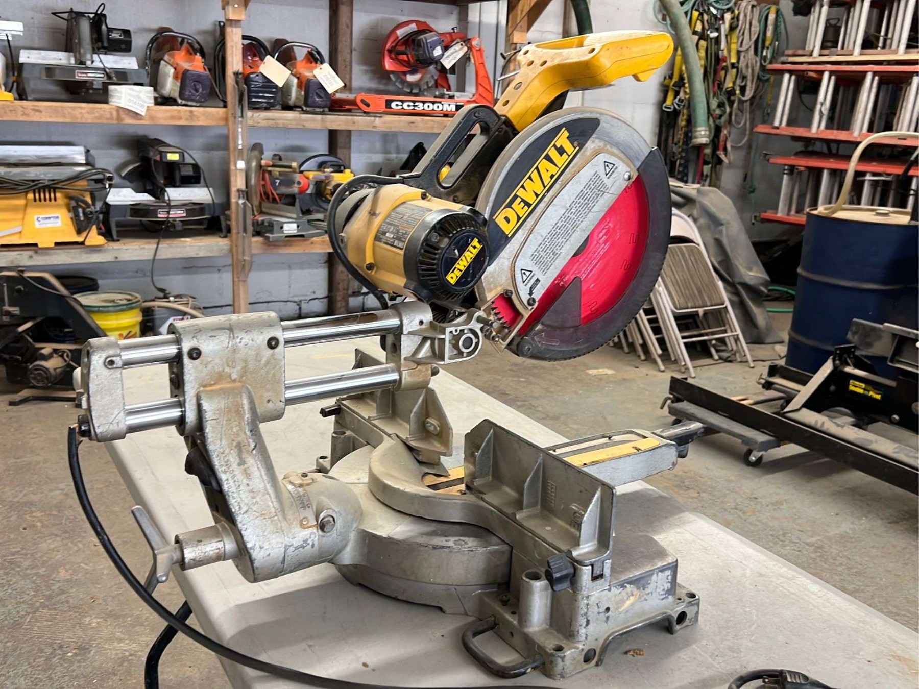 DeWalt DW " Sliding Compound Miter Saw - Gavel Roads Online