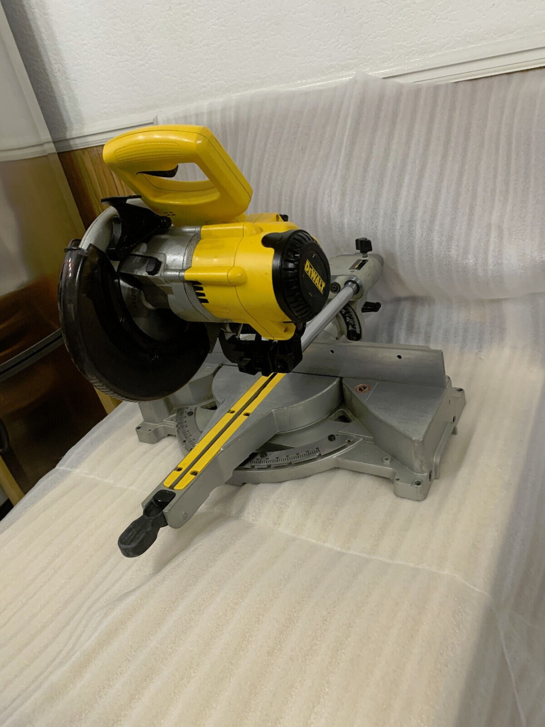 DEWALT v Sliding Mitre CHOP Saw Heavy Duty Professional Tool