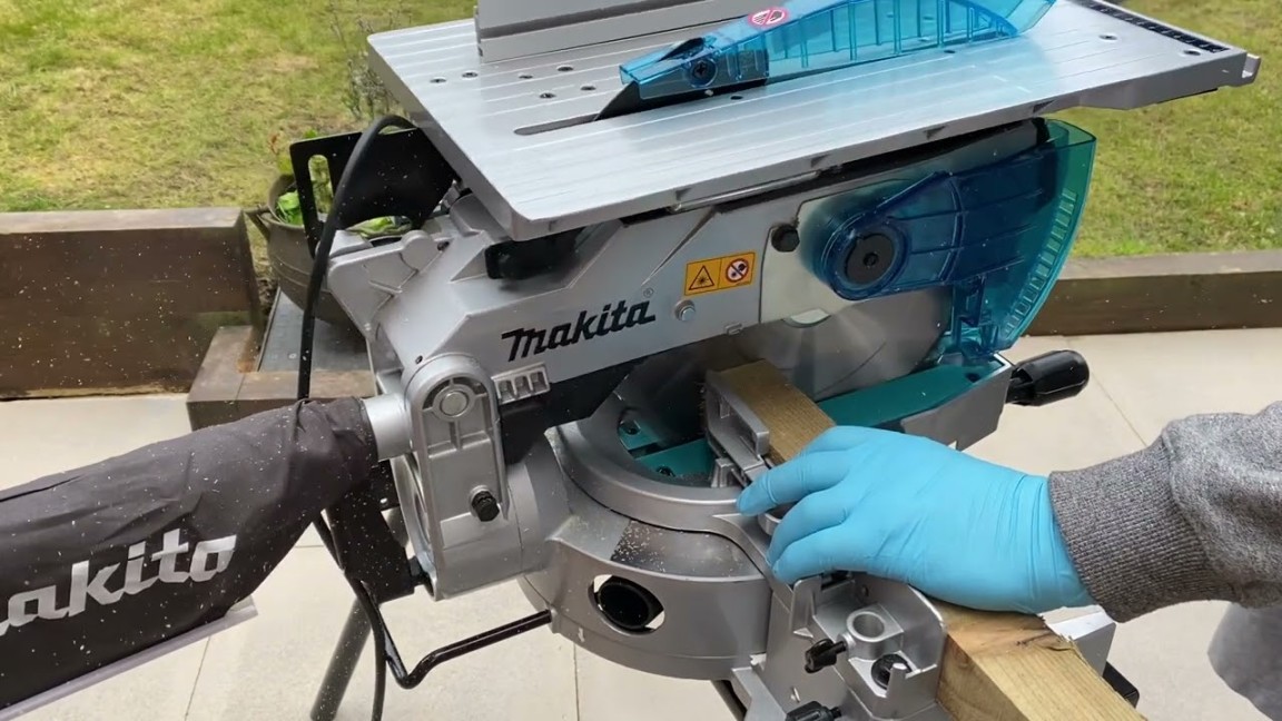 Makita LHFL Table Top Mitre Saw